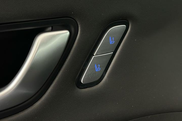 Blå Hyundai Kona fra 2023
