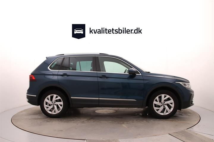 Blå VW Tiguan fra 2023
