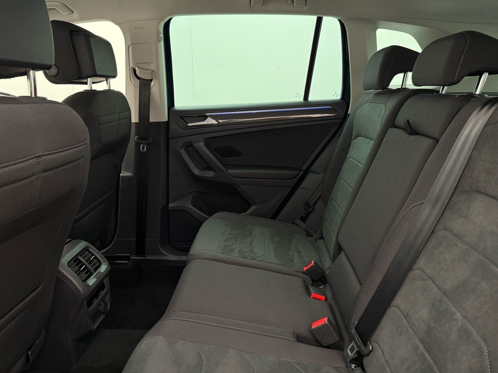 Blå VW Tiguan fra 2023