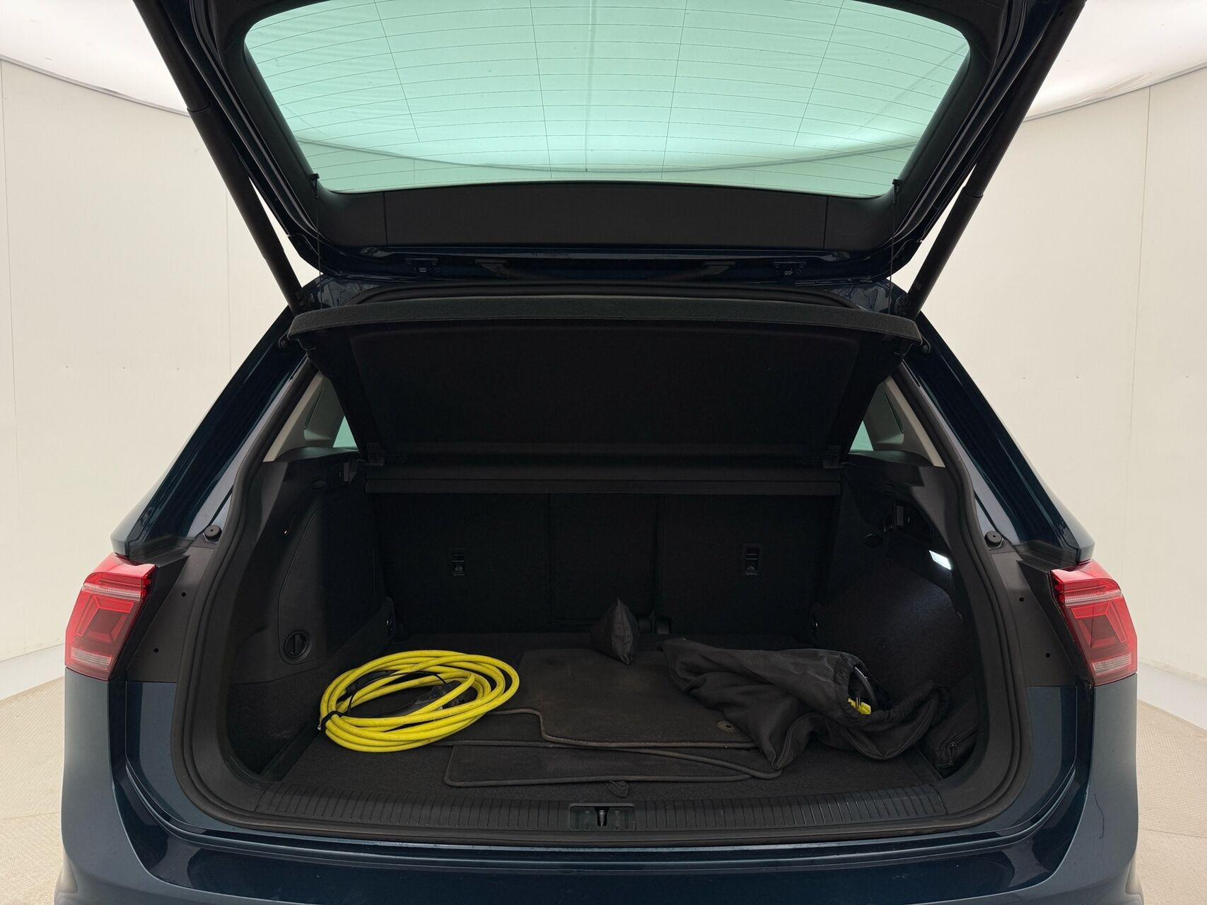 Blå VW Tiguan fra 2023