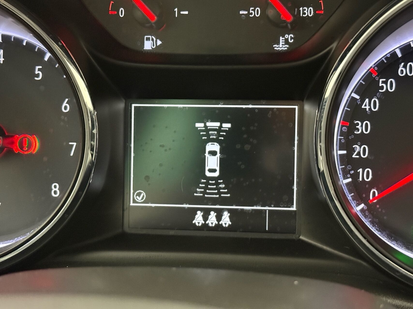 Rød Opel Astra fra 2020