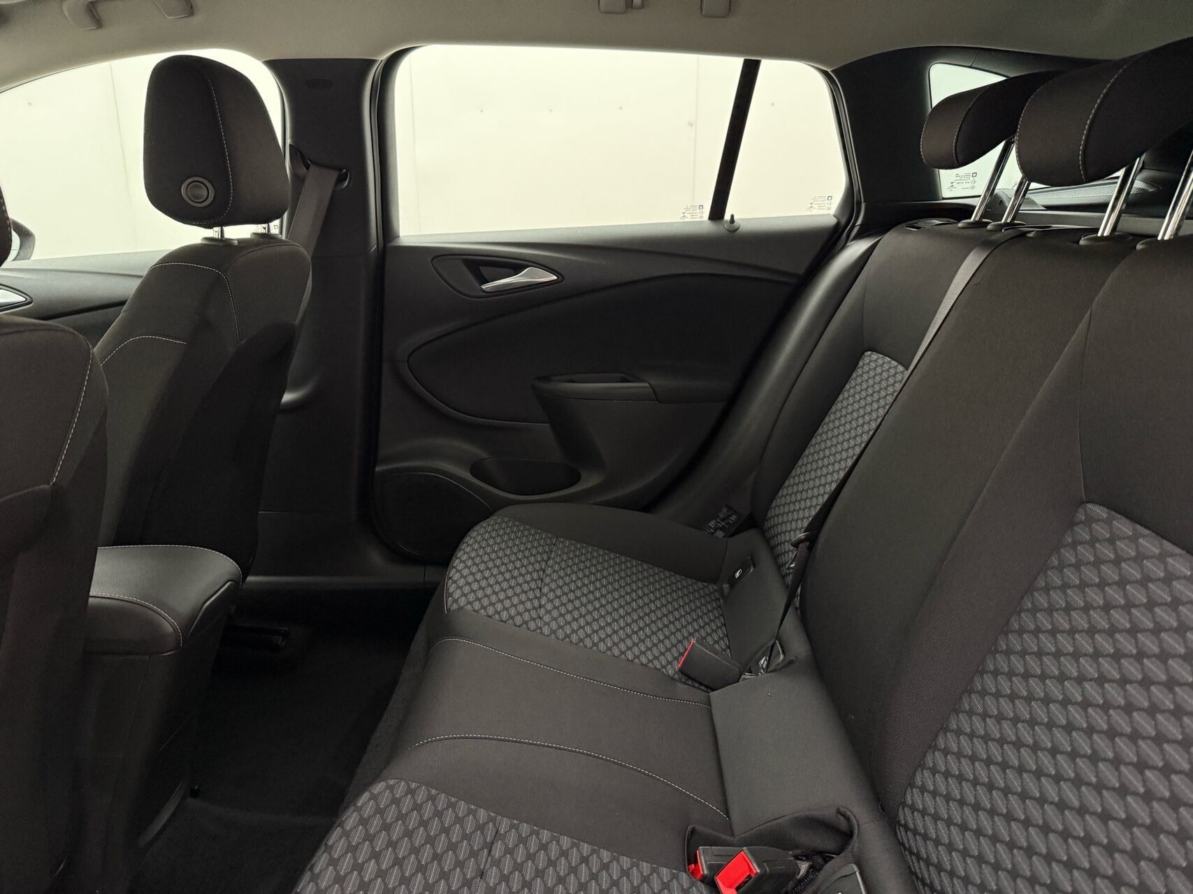 Rød Opel Astra fra 2020