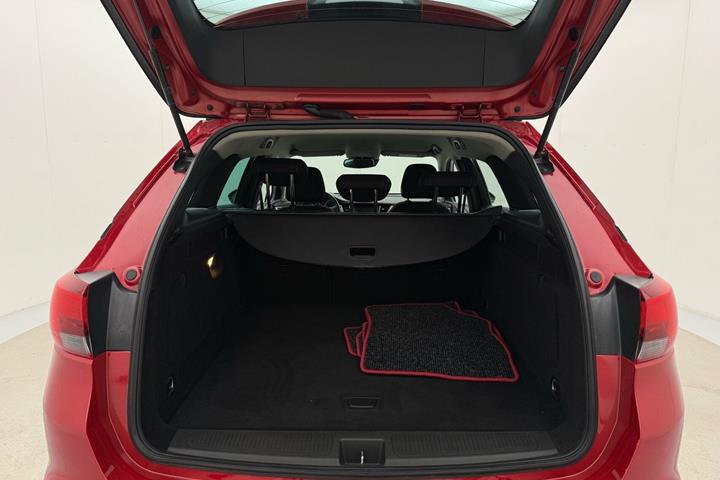 Rød Opel Astra fra 2020