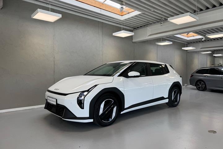 Hvid Kia EV4 fra 2026 set udefra