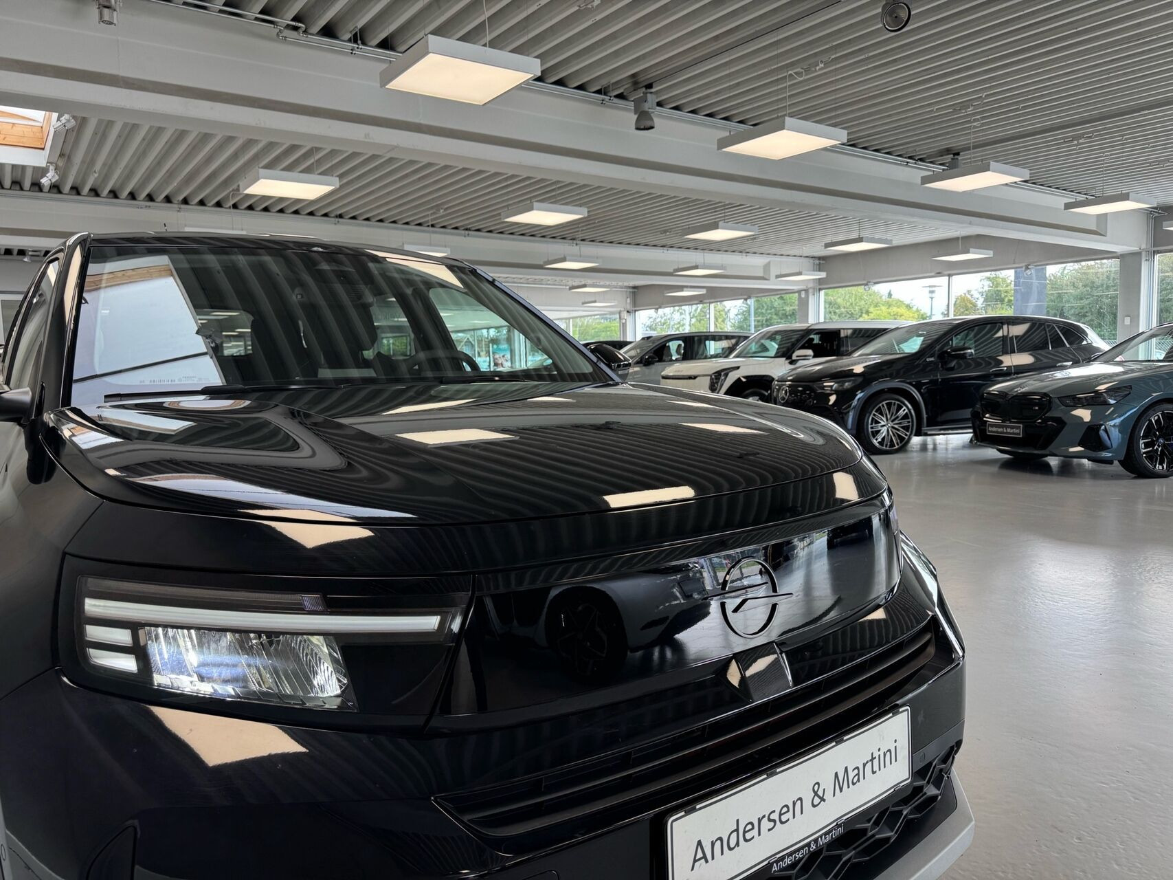 Sort Opel Frontera fra 2025