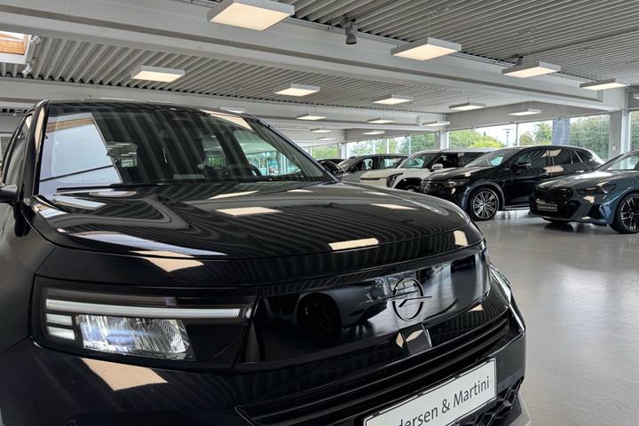 Sort Opel Frontera fra 2025