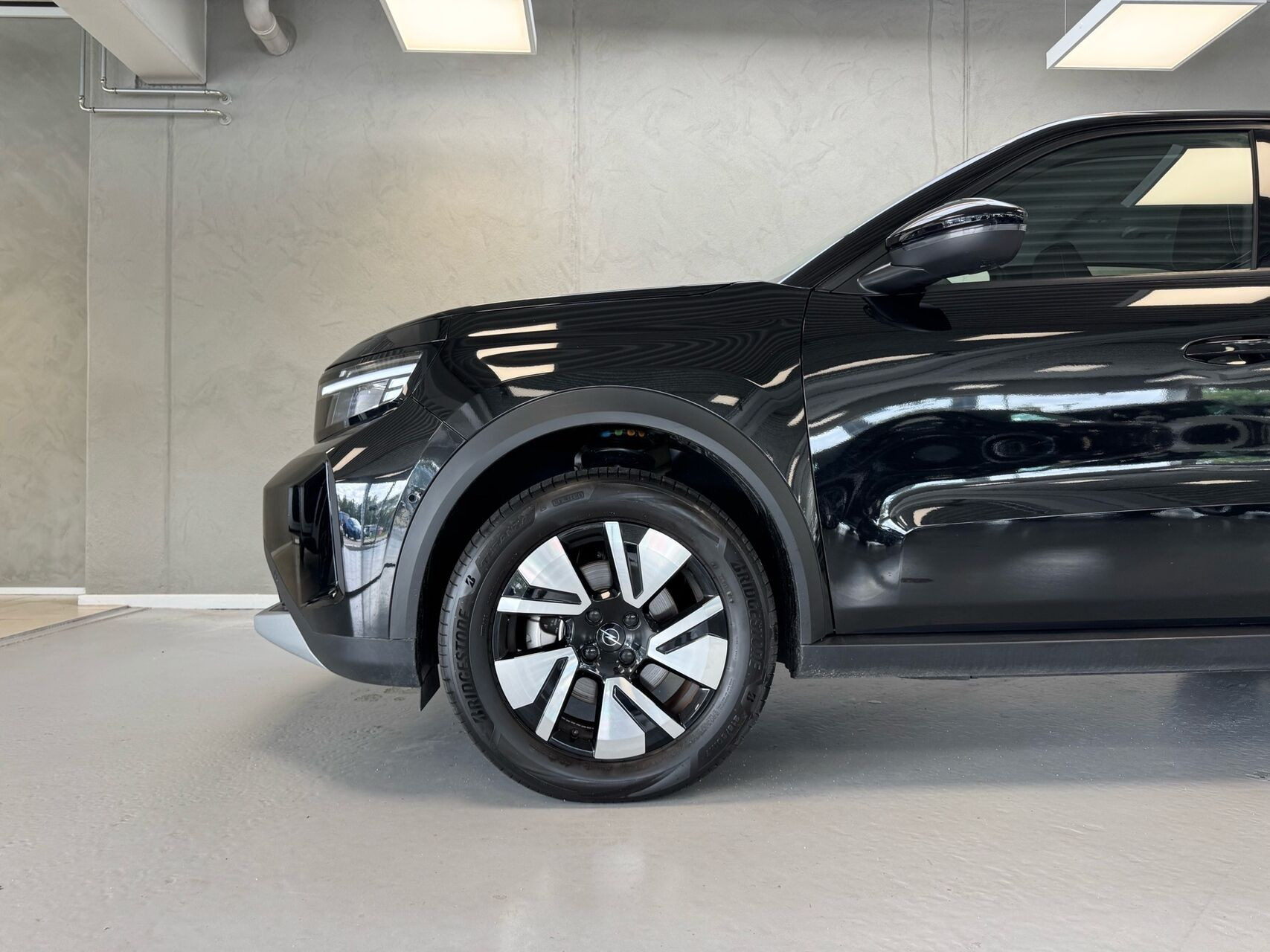 Sort Opel Frontera fra 2025