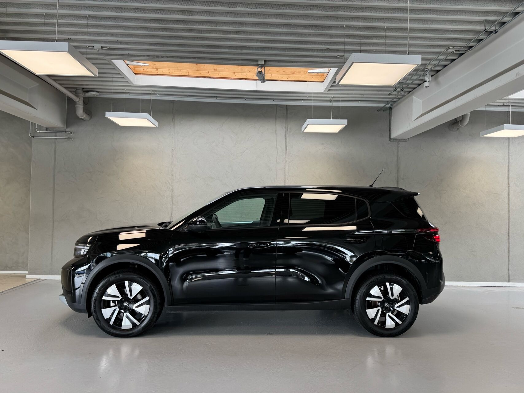 Sort Opel Frontera fra 2025