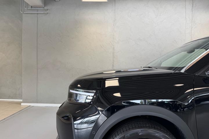 Sort Opel Frontera fra 2025