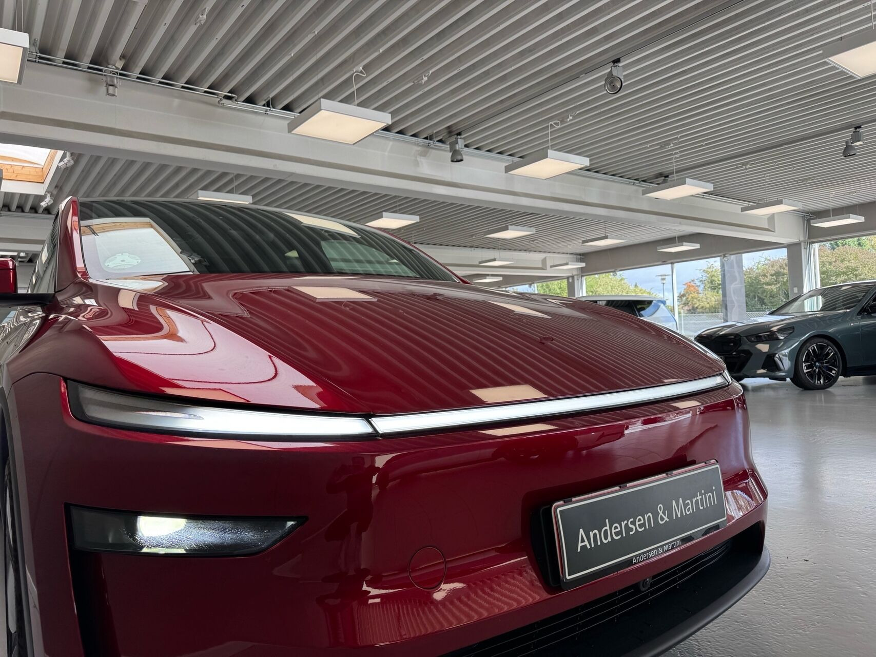 Rød Tesla Model Y fra 2026
