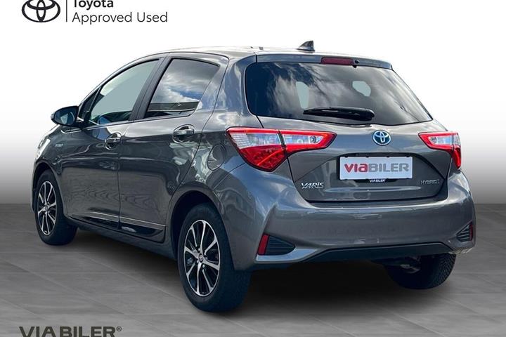 Grå Toyota Yaris fra 2020