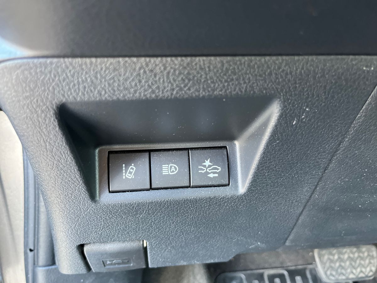 Grå Toyota Yaris fra 2020