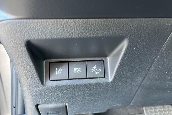 Grå Toyota Yaris fra 2020
