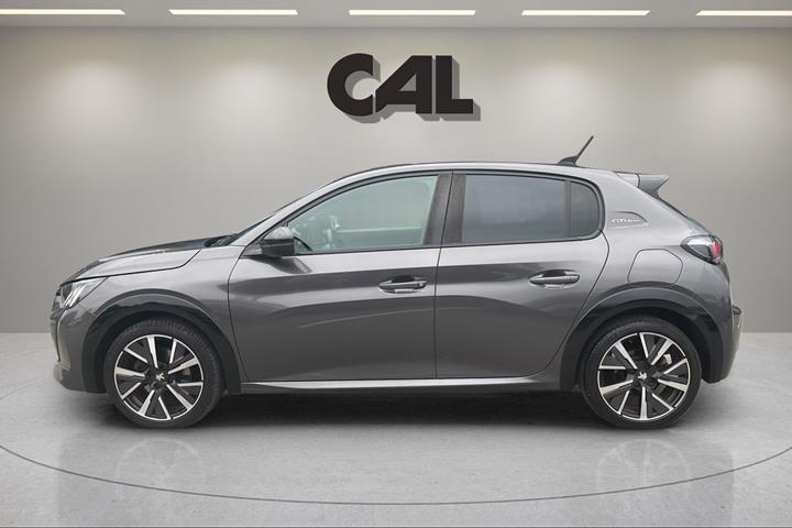 Grå Peugeot 208 fra 2020