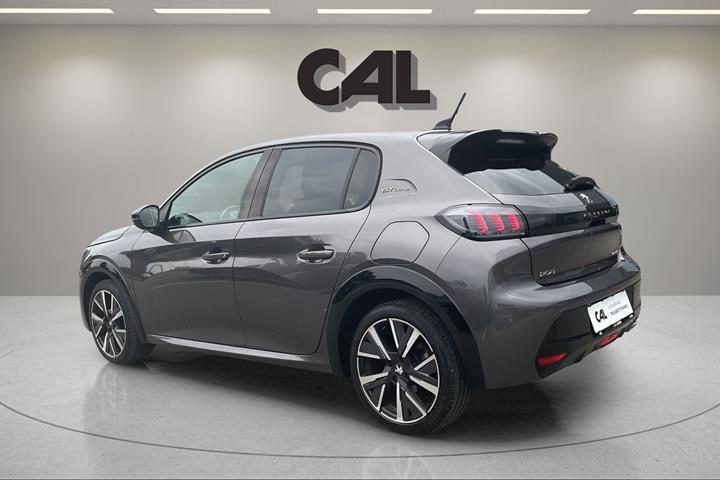 Grå Peugeot 208 fra 2020