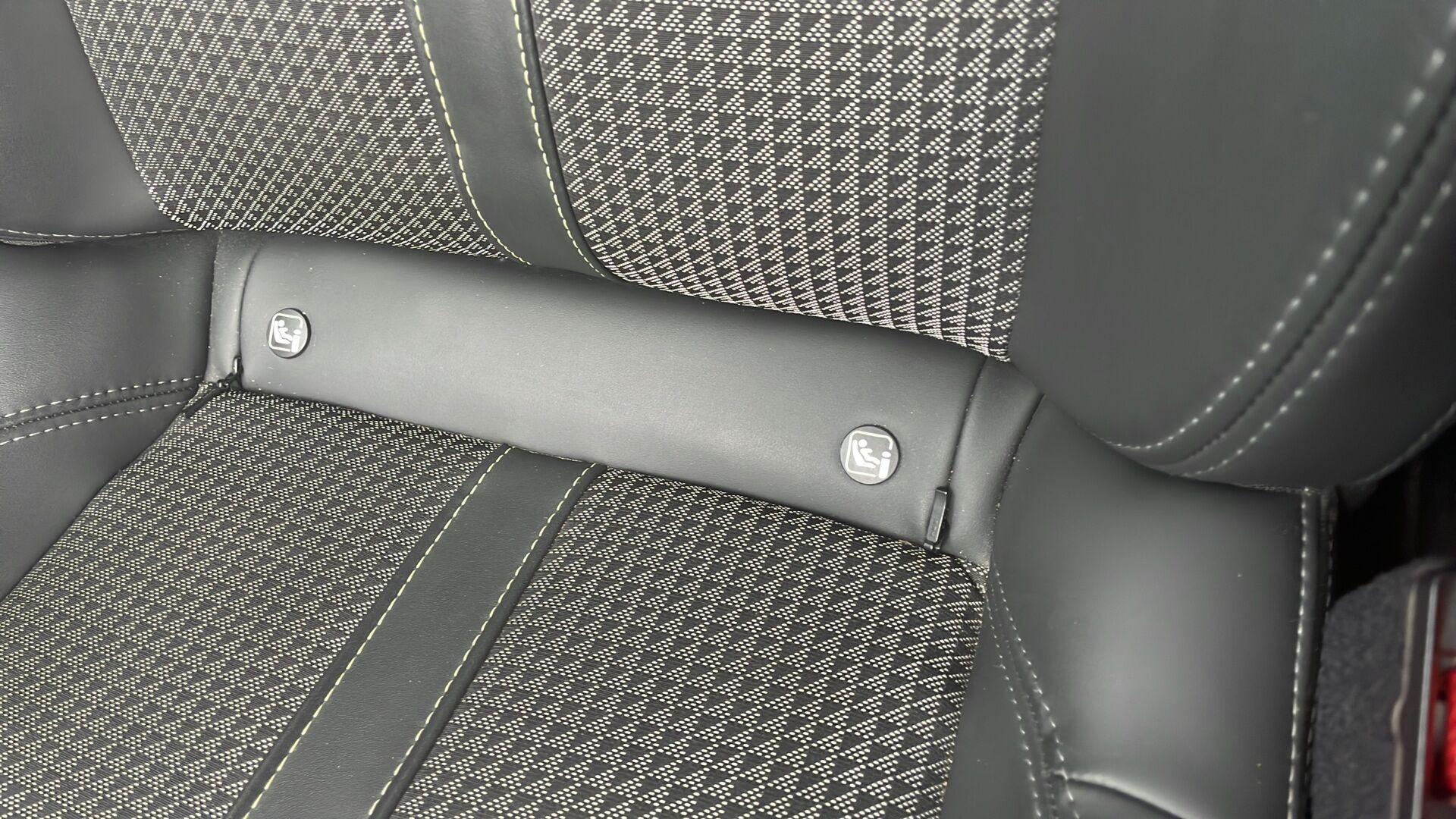 Grå Peugeot 208 fra 2020