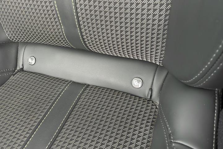 Grå Peugeot 208 fra 2020