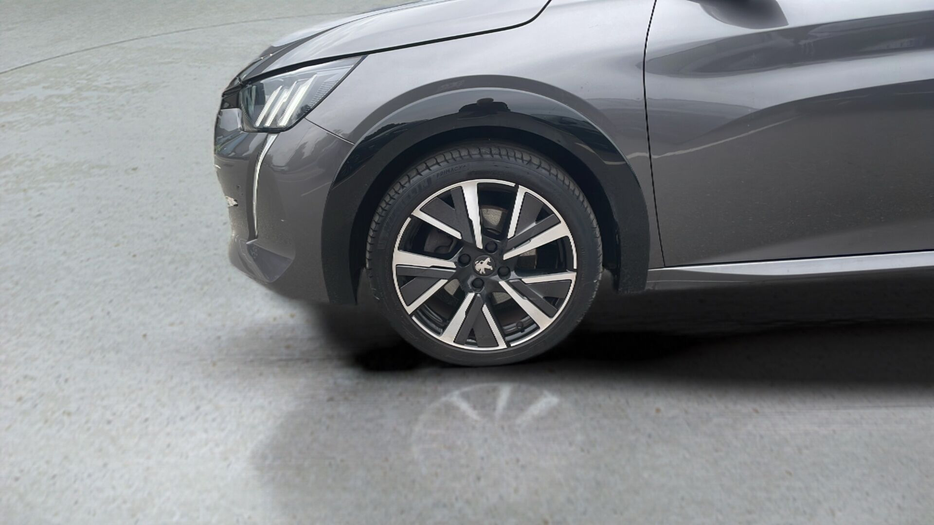 Grå Peugeot 208 fra 2020