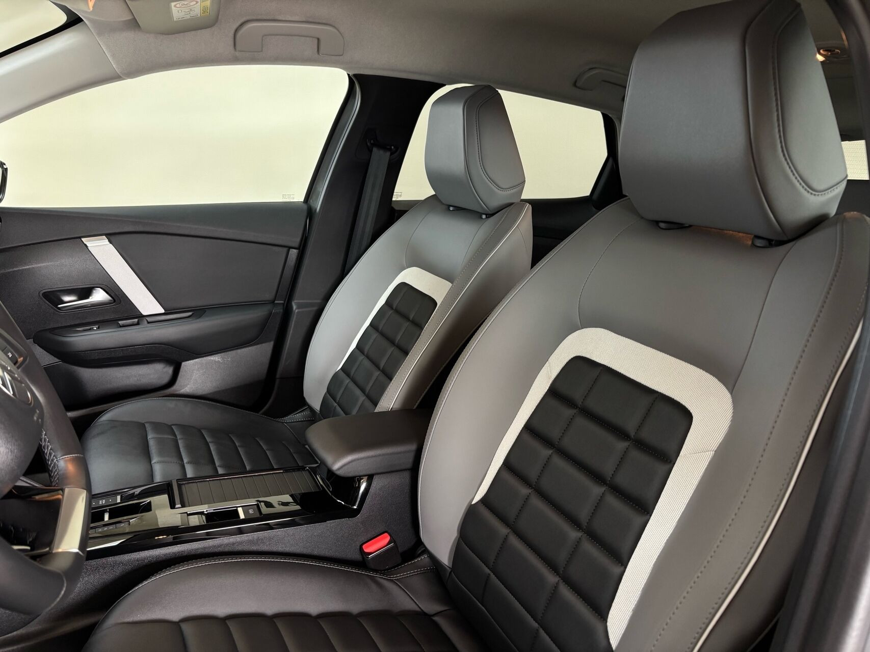 Sort Citroën ë-C4 fra 2025