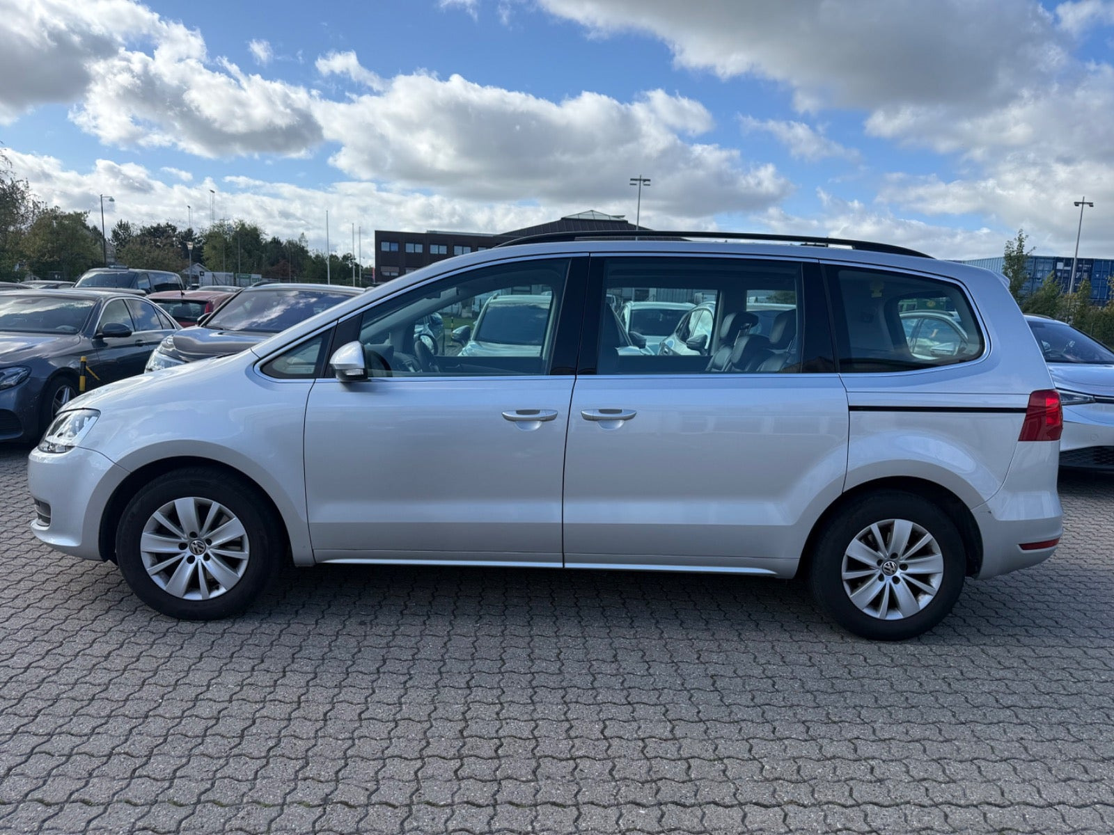 Hvid VW Sharan fra 2014