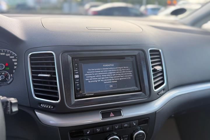 Hvid VW Sharan fra 2014