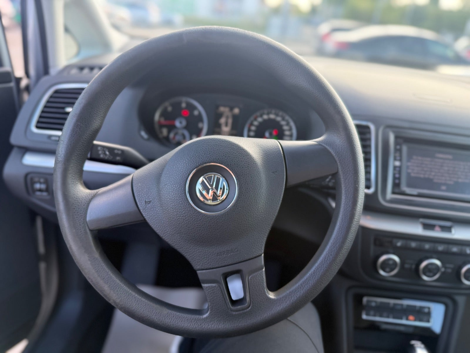 Hvid VW Sharan fra 2014