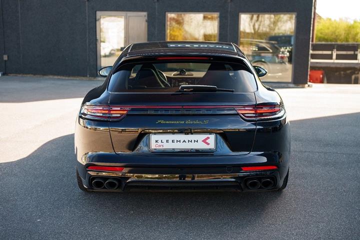 Sort Porsche Panamera Turbo S fra 2018