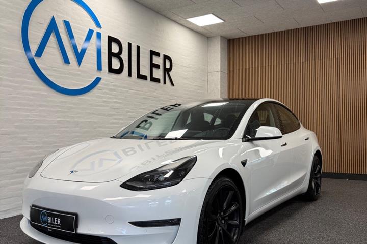 Hvid Tesla Model 3 fra 2022