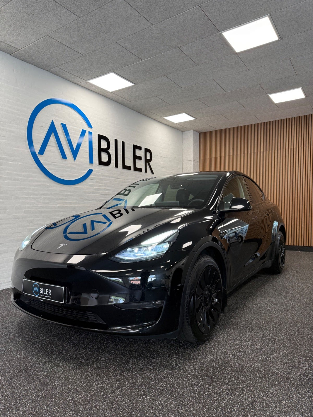 Tesla Model Y Long Range AWD