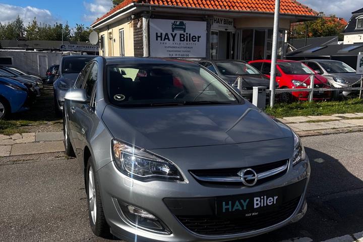 Grå Opel Astra fra 2014