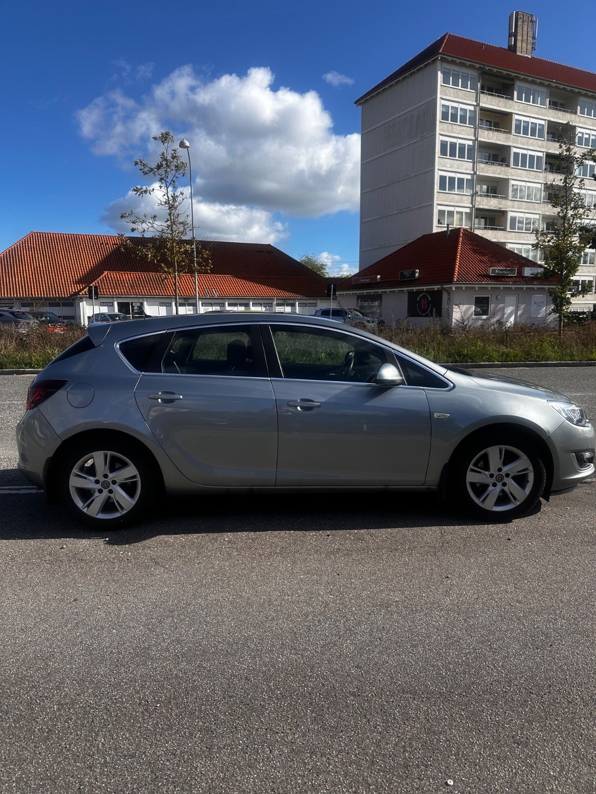 Grå Opel Astra fra 2014