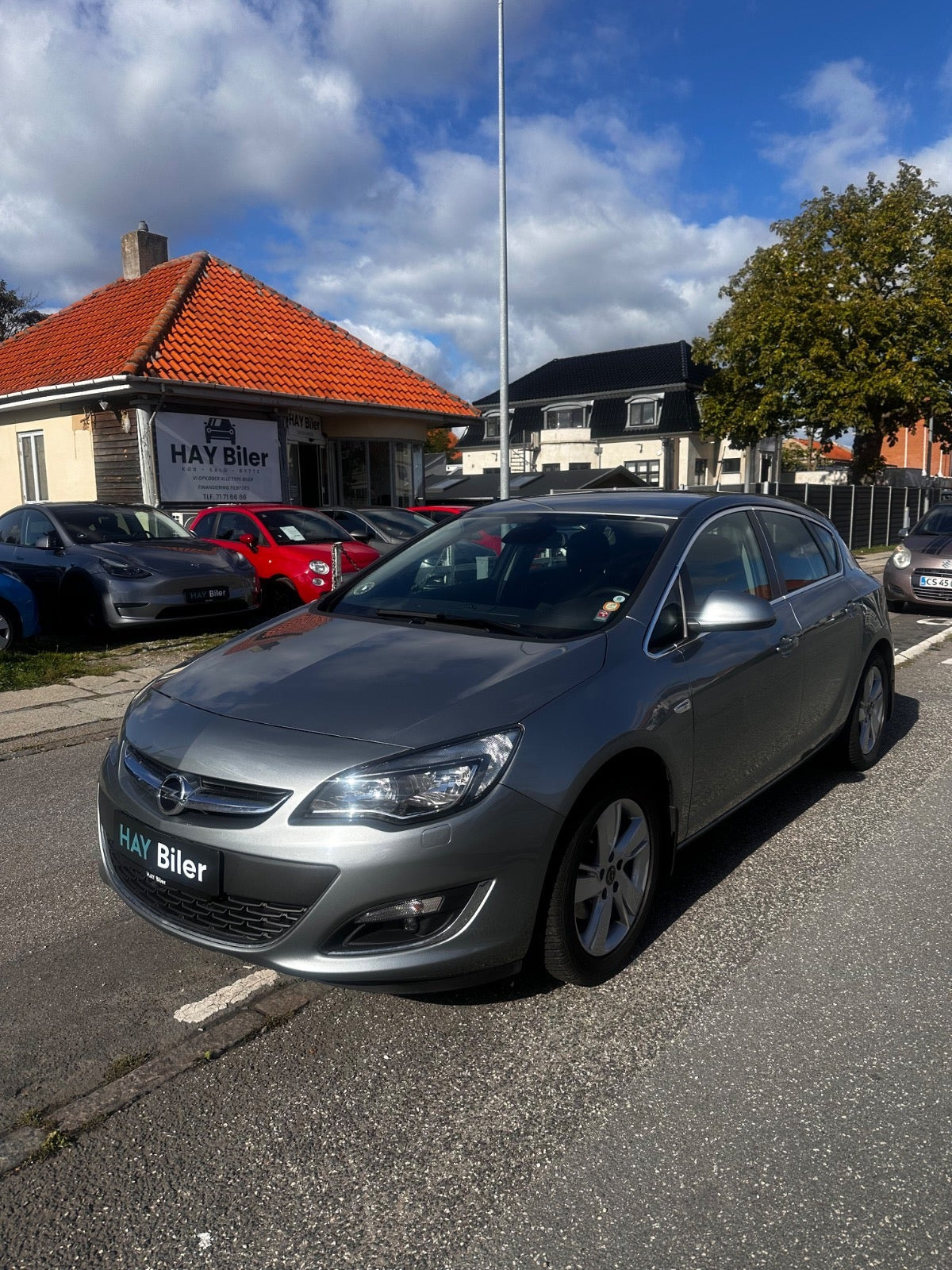 Grå Opel Astra fra 2014