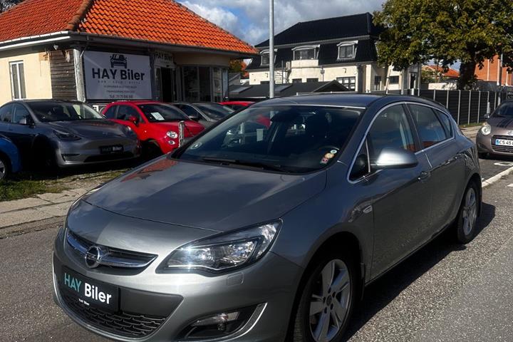 Grå Opel Astra fra 2014