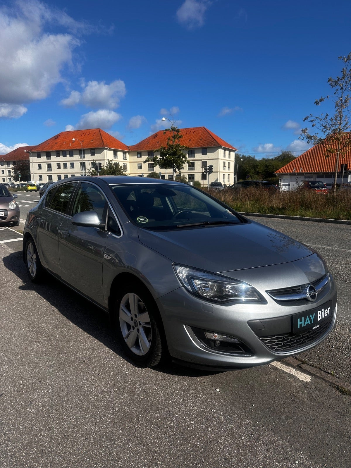 Grå Opel Astra fra 2014