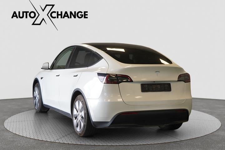 undefined Tesla Model Y fra 2024