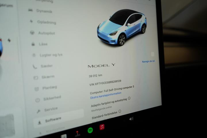undefined Tesla Model Y fra 2024