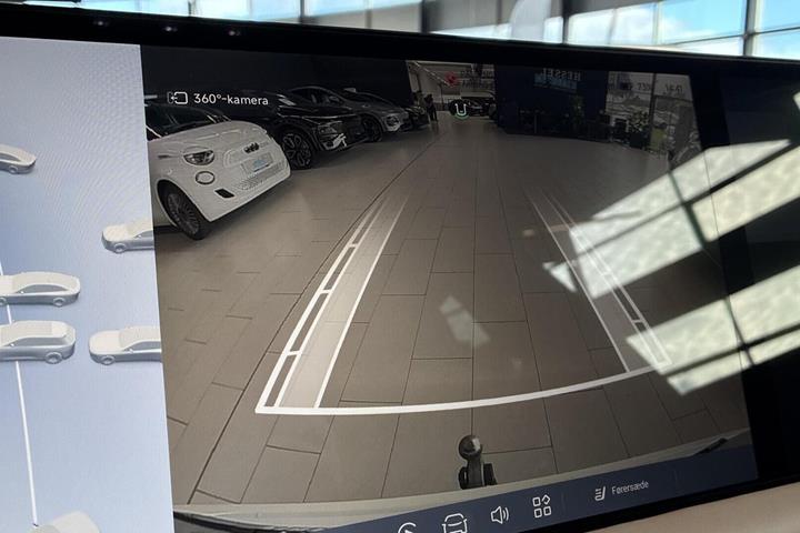 Hvid Xpeng G9 fra 2025