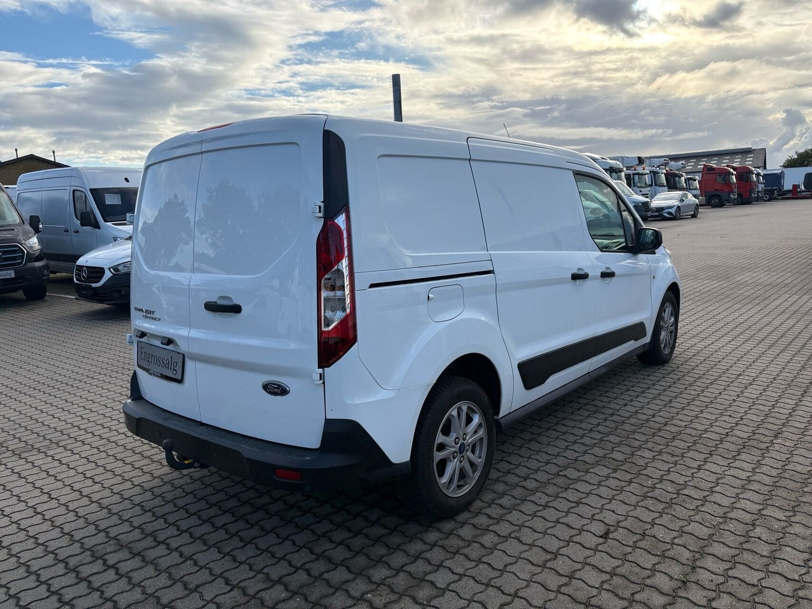Hvid Ford Transit Connect fra 2022