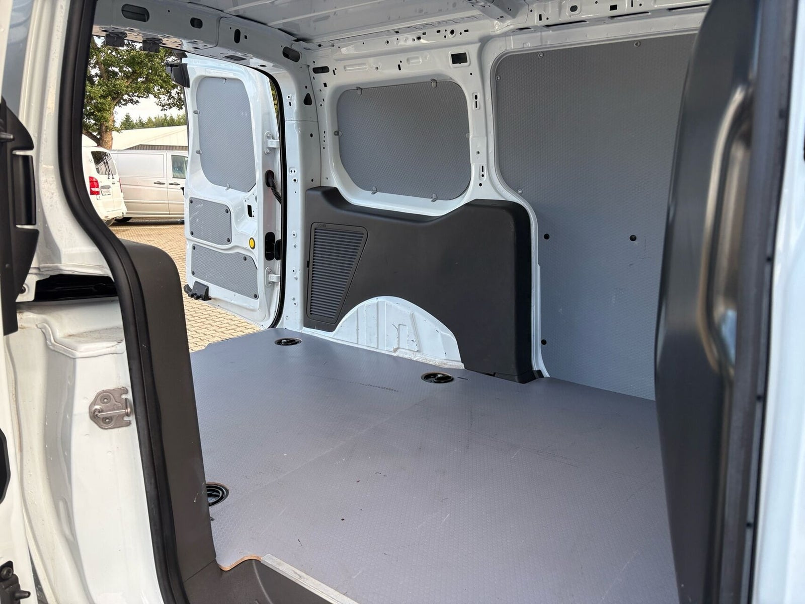 Hvid Ford Transit Connect fra 2022