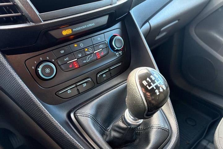 Hvid Ford Transit Connect fra 2022