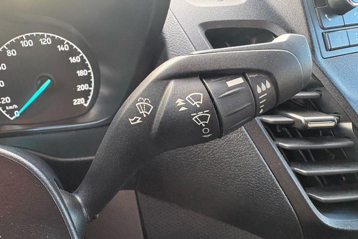 Hvid Ford Transit Connect fra 2022