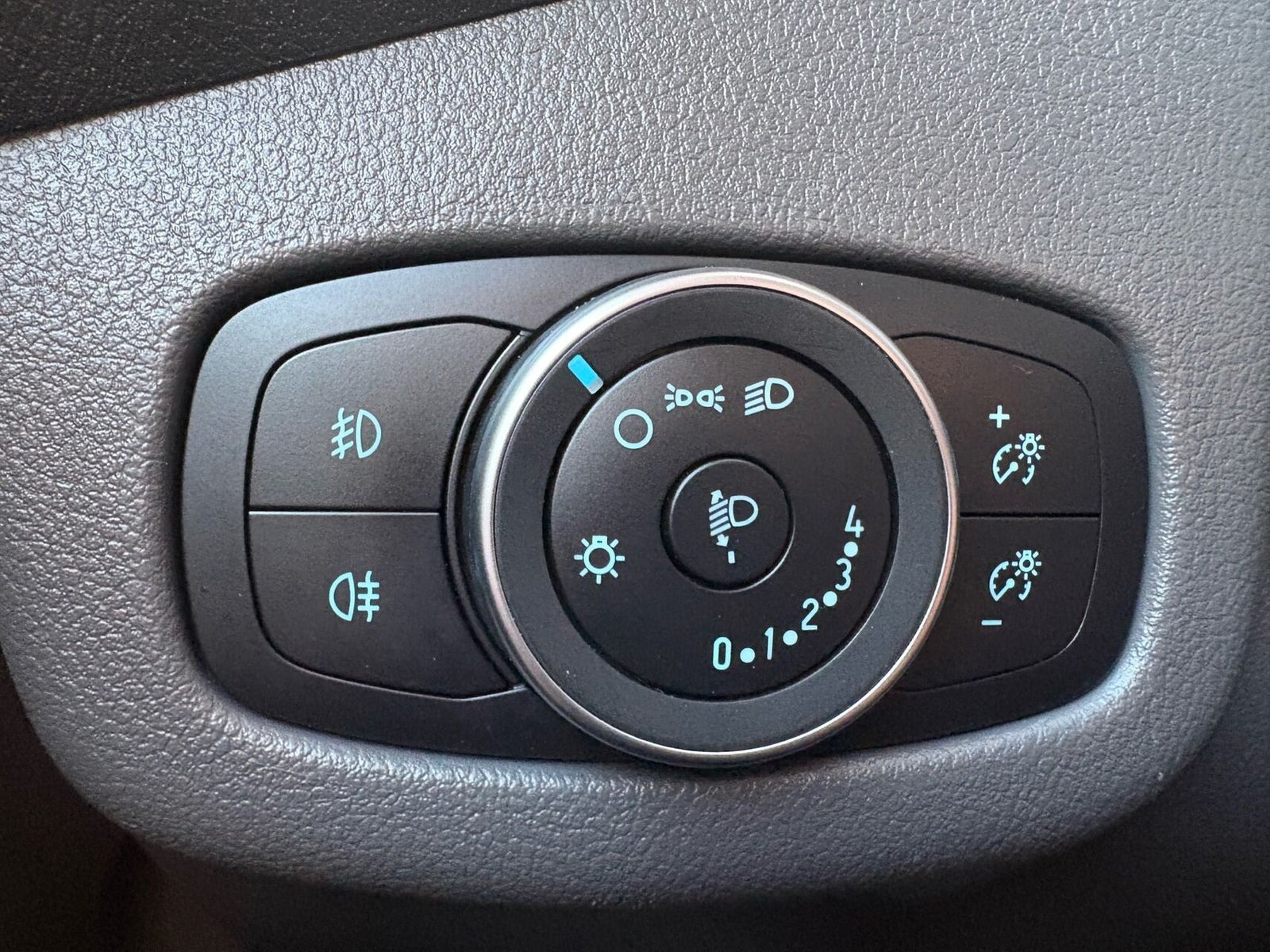 Hvid Ford Transit Connect fra 2022