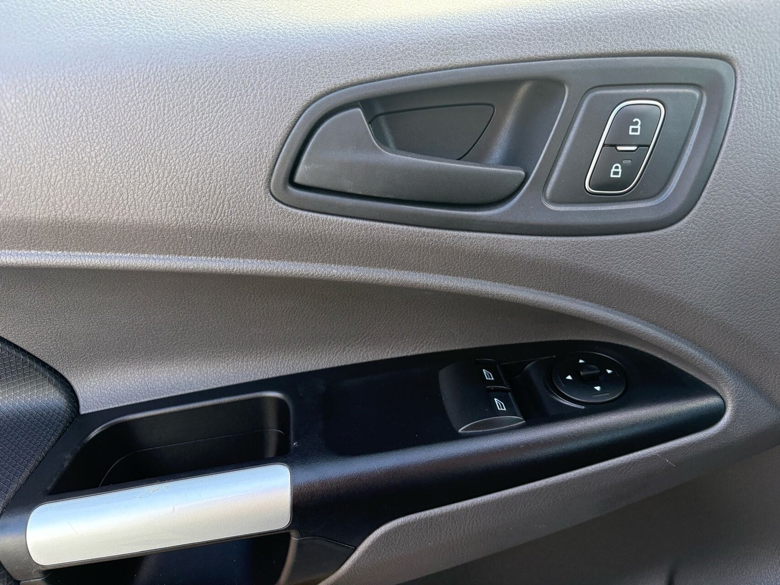 Hvid Ford Transit Connect fra 2022