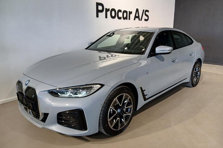 Grå BMW i4 fra 2024