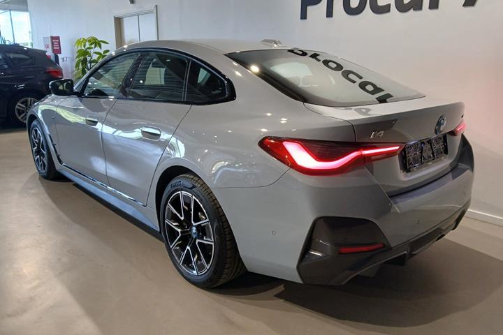 Grå BMW i4 fra 2024