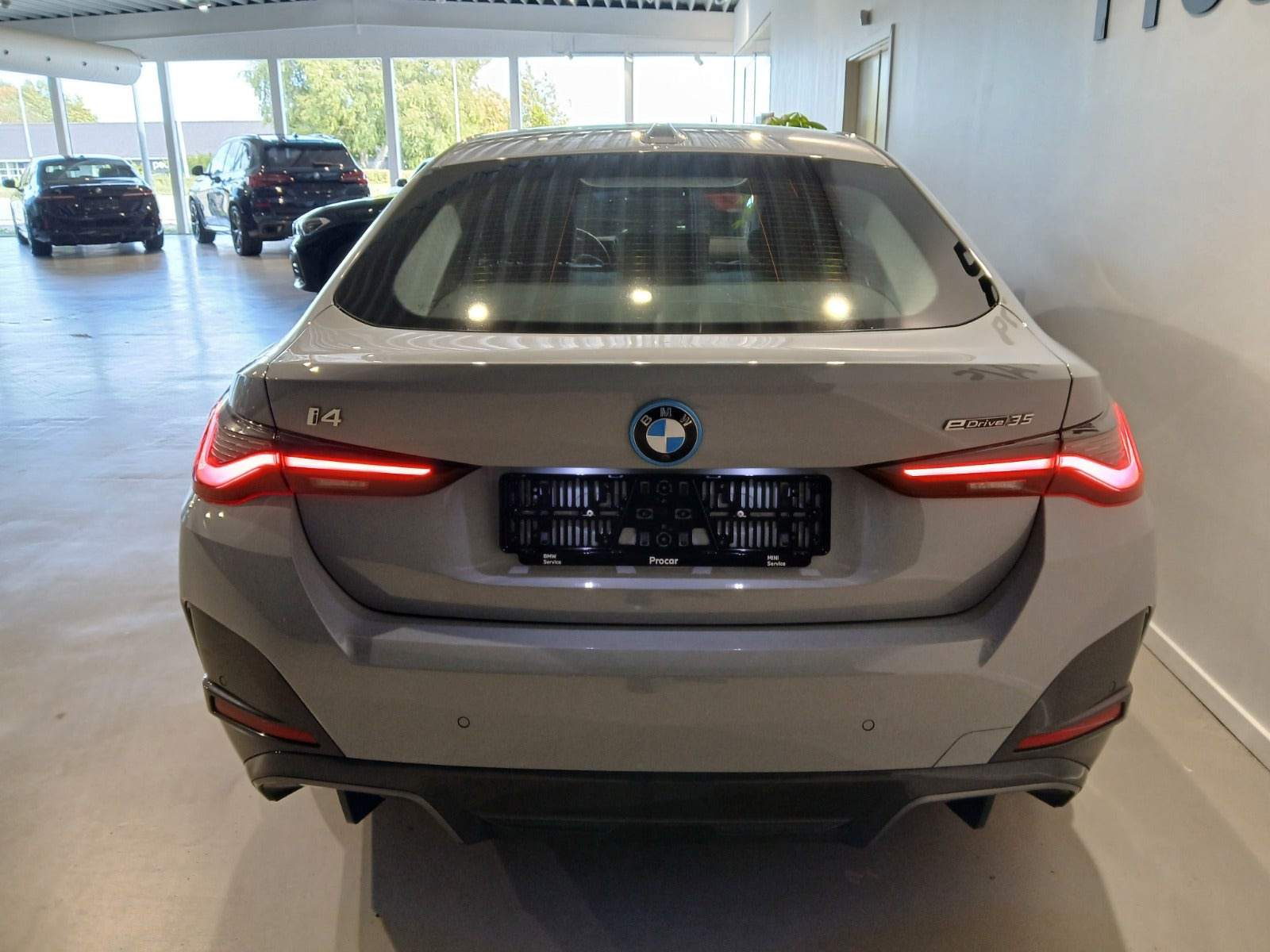 Grå BMW i4 fra 2024