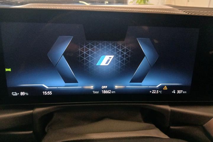 Grå BMW i4 fra 2024