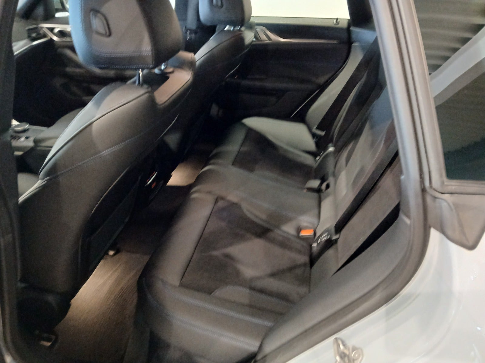 Grå BMW i4 fra 2024
