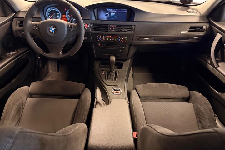 Grå BMW 335i fra 2009