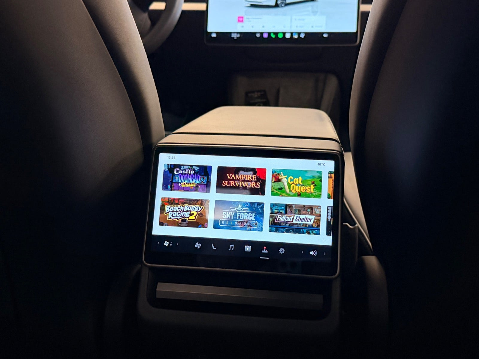 Hvid Tesla Model 3 fra 2024